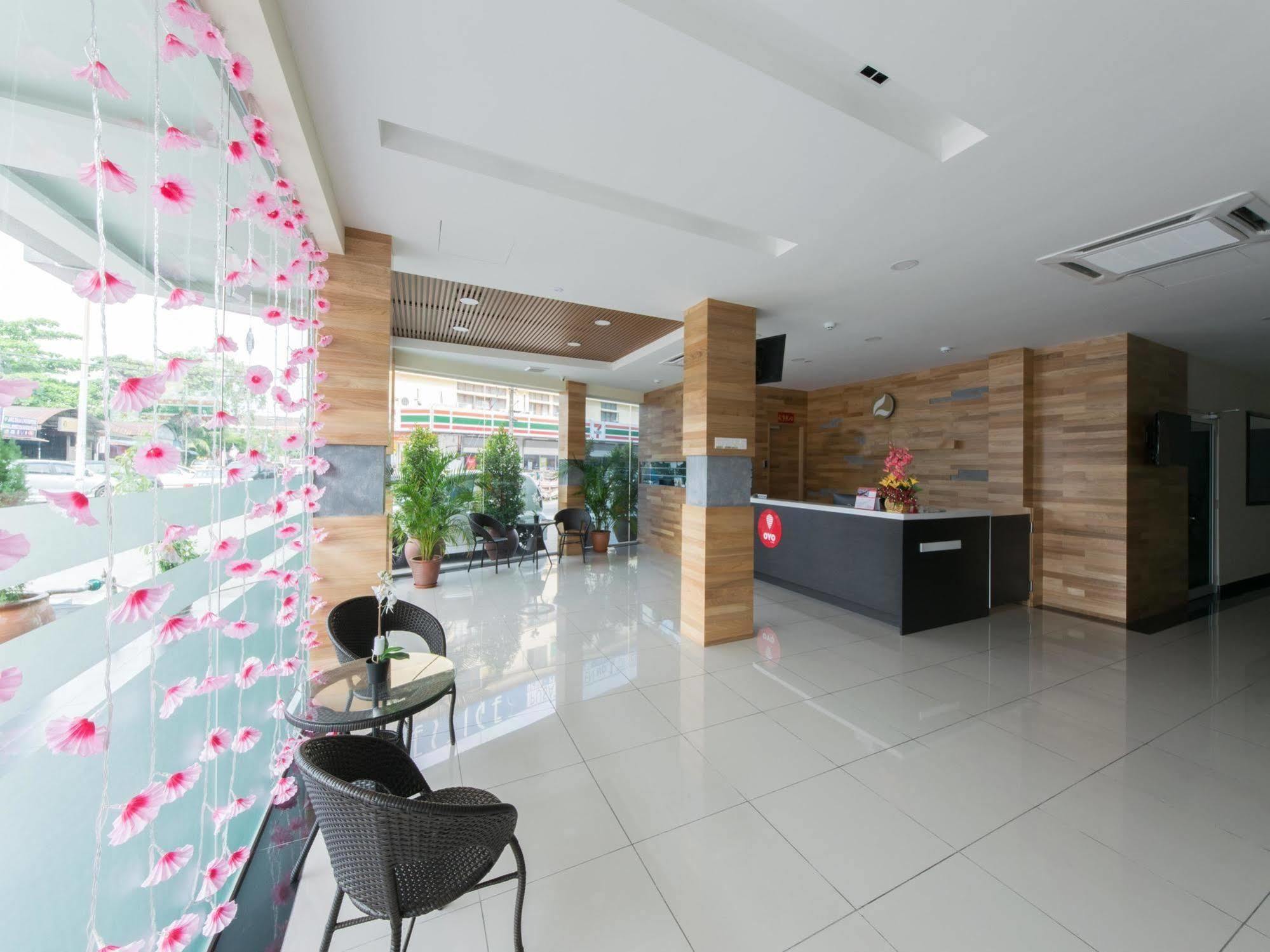 Lavana Hotel Batu Caves Exteriör bild